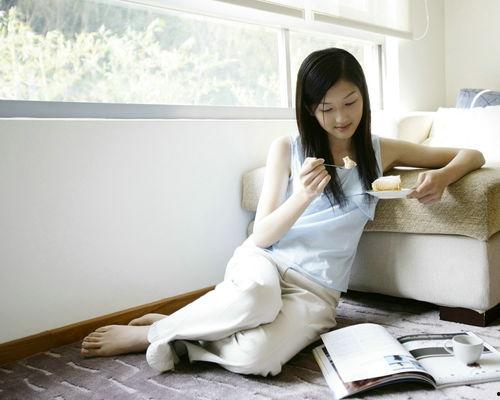 网红吃瓜白醋少女图片,酸爽滋味引网友热议  第1张